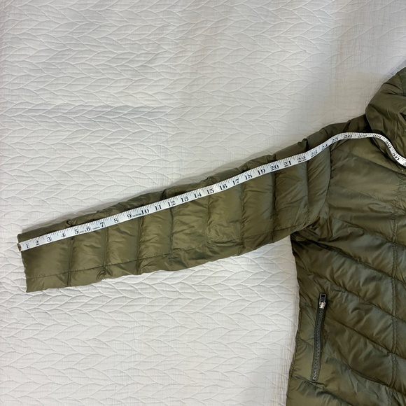 Patagonia Women's Prow Down Jacket, Fatigue Green, Small, EUC - Picture 8 of 10